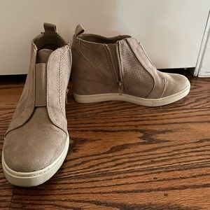 Hardly worn heeled sneakers